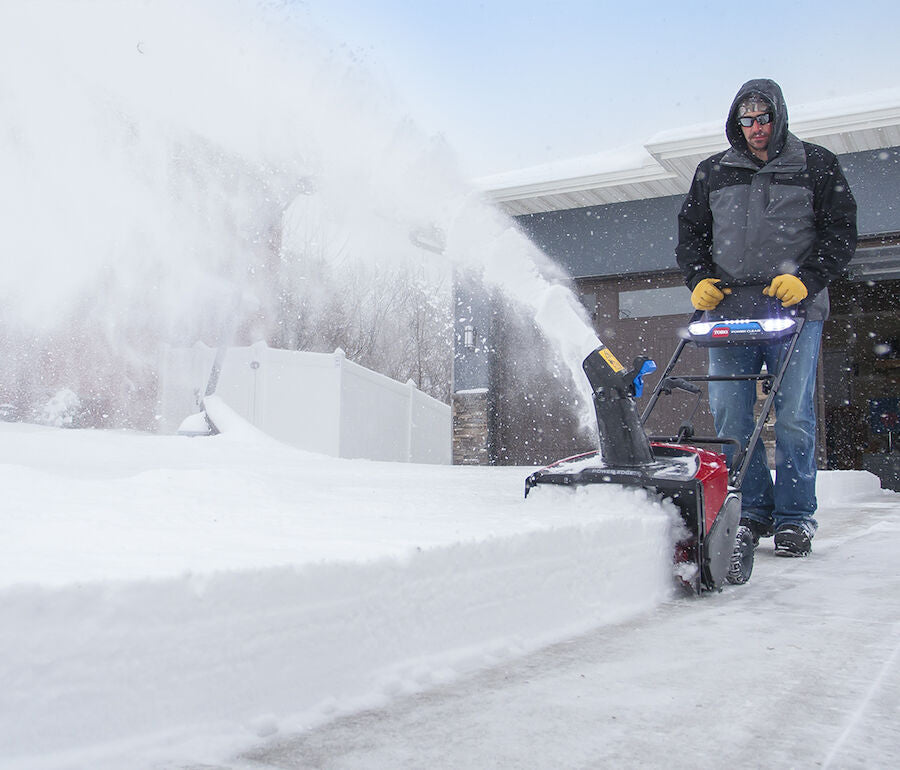 Toro 21 in. (53 cm) Power Clear® e21 60V* Snow Blower with (2) 6.0Ah Batteries and Charger (39902)